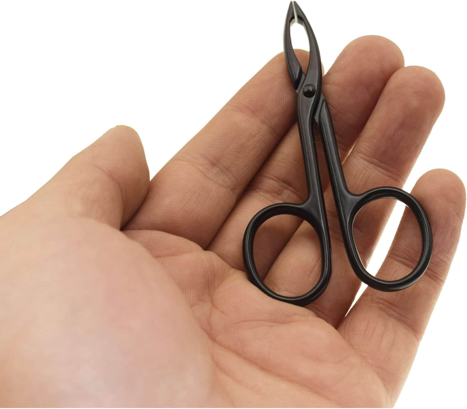 EsencialLuz – Pinza de Precisión con Tijera para Cejas y Vello Facial en mano, herramienta ergonómica y precisa.