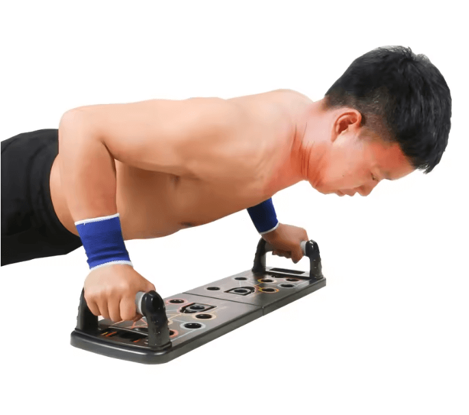 EsencialLuz Tabla de Flexiones Multifuncional con Bandas Elásticas en uso durante un entrenamiento de flexiones.
